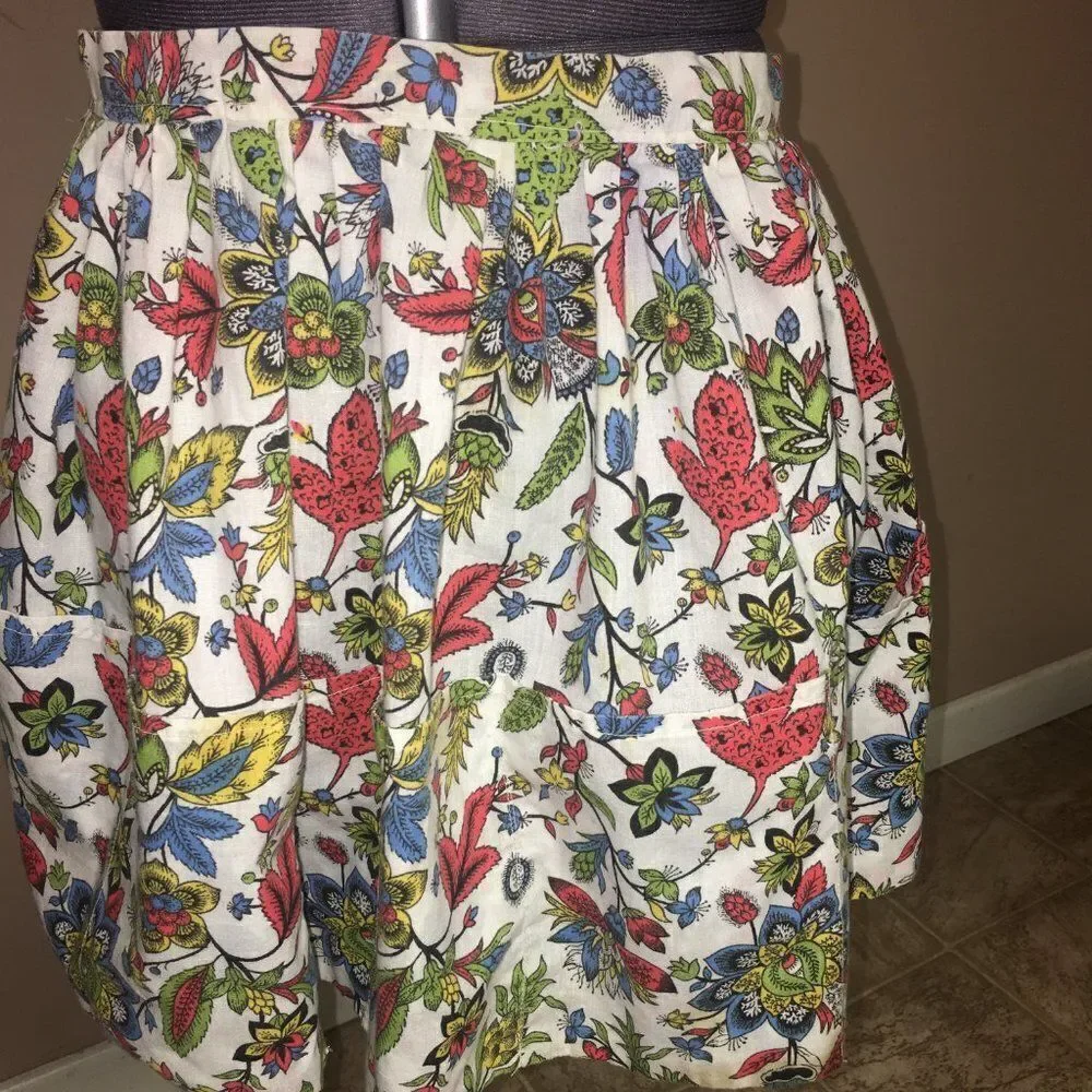 Vintage floral half apron with pockets